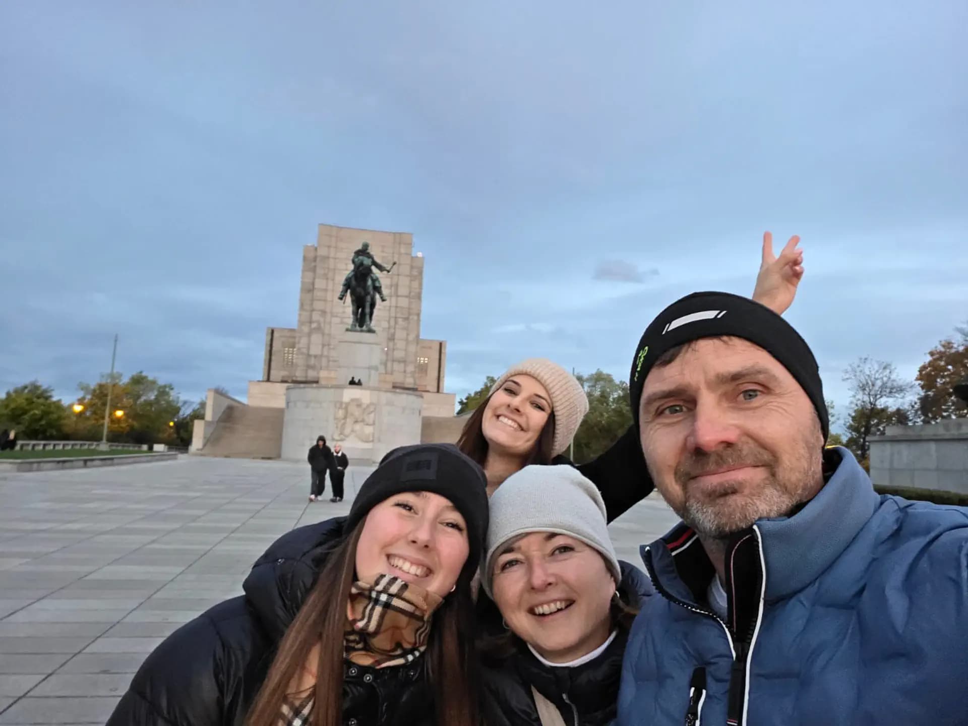 Chiara Tarulli T R25 Cze Cl Firenze    Rep Ceca   Studentessa Famiglia Ospitante   Città   Pag Programma   Orizzontale (3)