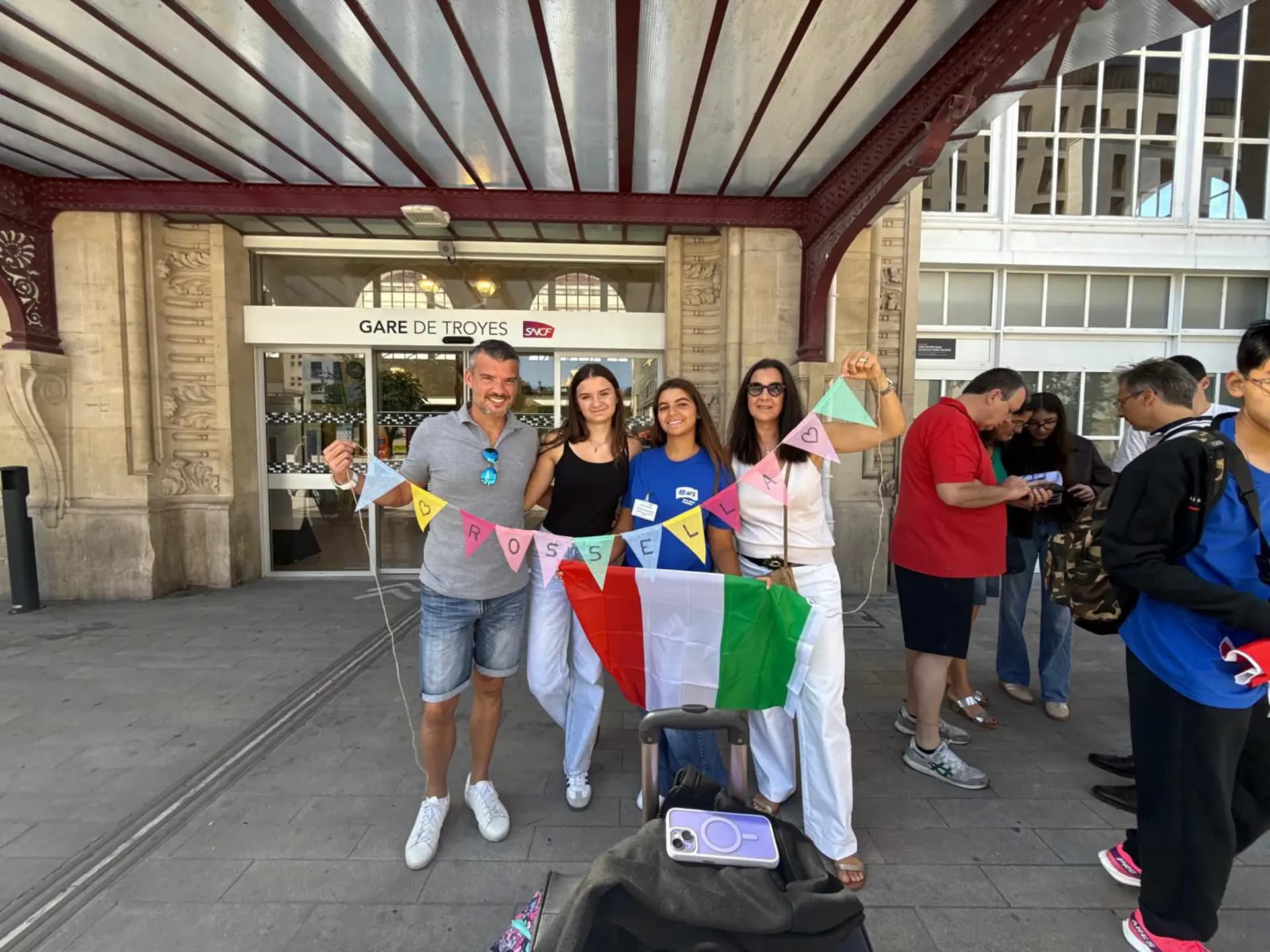 Rossella Martinelli T Rp2 Nh 2025 Fra Cl Napoli    Francia   Studentessa   Famiglia Ospitante Bandiera   Pag Programma  Orizzontale (4)