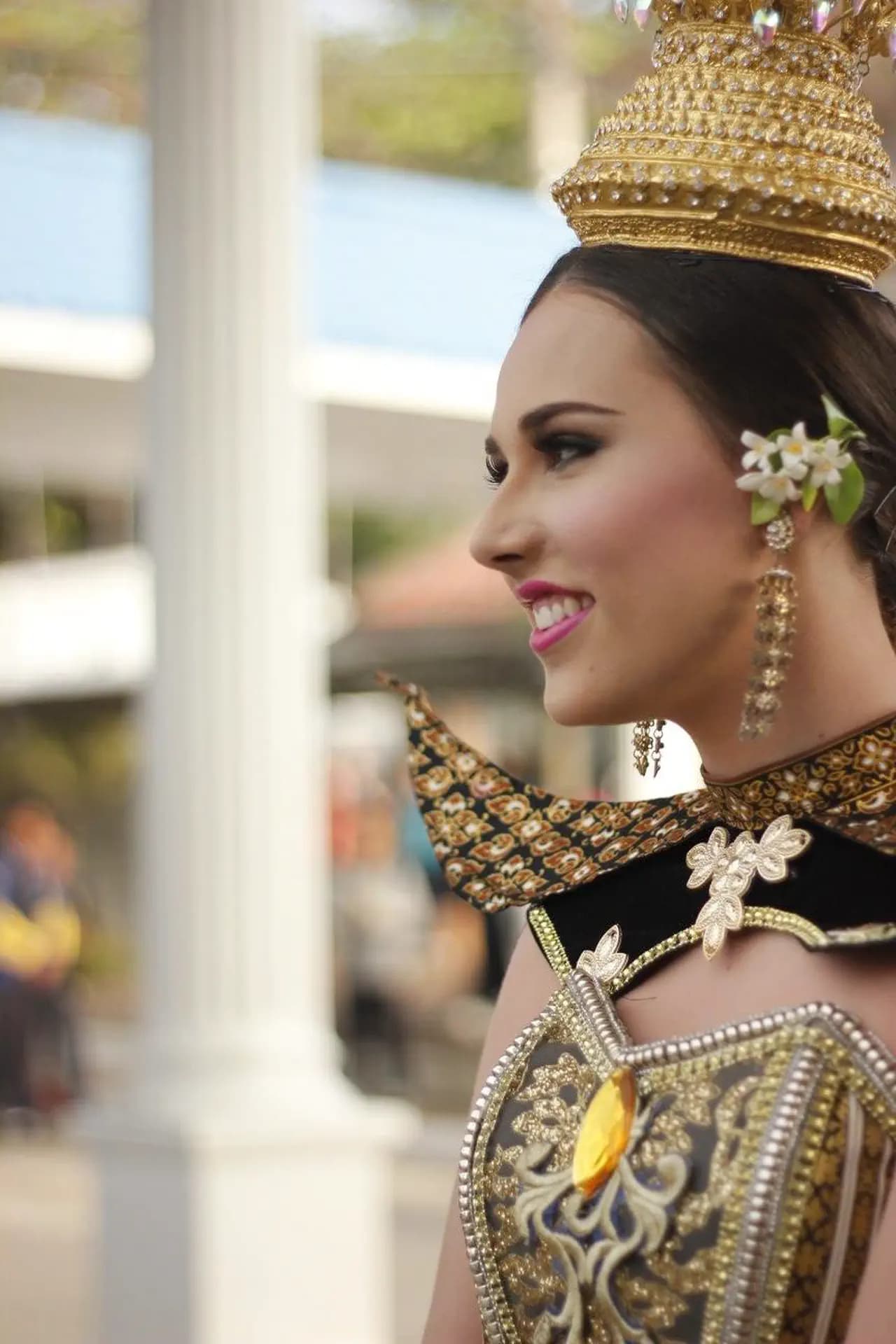 Alice Avetta Y Psc Nh 2016 Tha Thailandia Studentessa Costume Tradizionale Primo Piano Pag Programma Verticale