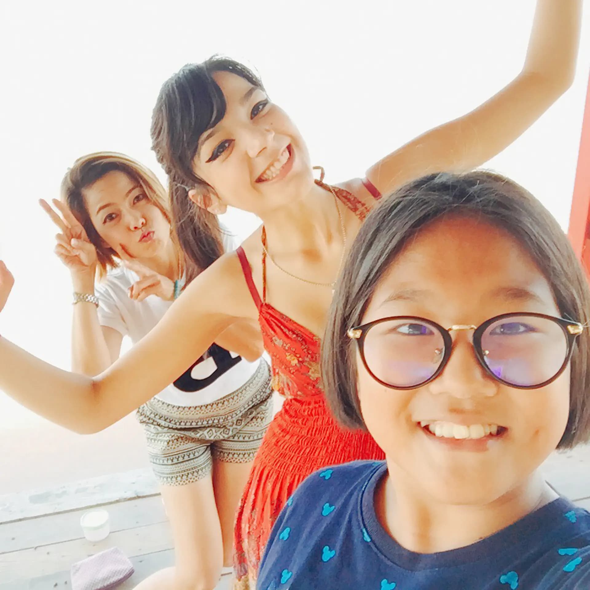 Eleonora Porcu S Mse Nh 2016 Thailandia Studentessa Amiche Selfie Pag Programma Orizzontale (1)