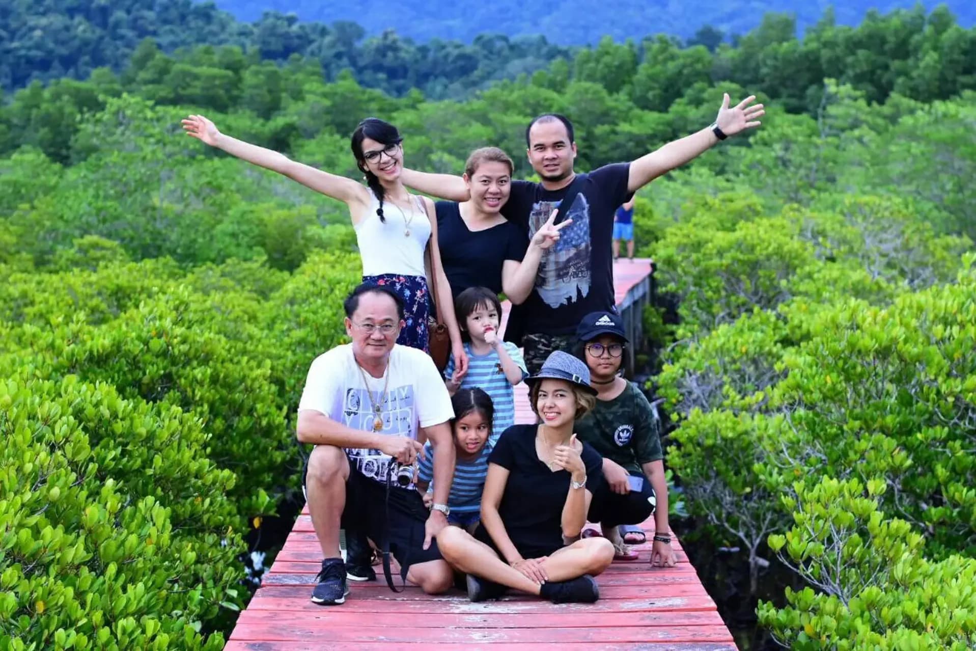 Eleonora Porcu S Mse Nh 2016 Thailandia Studentessa Famiglia Ospitante Paesaggio Pag Programma Orizzontale (2)