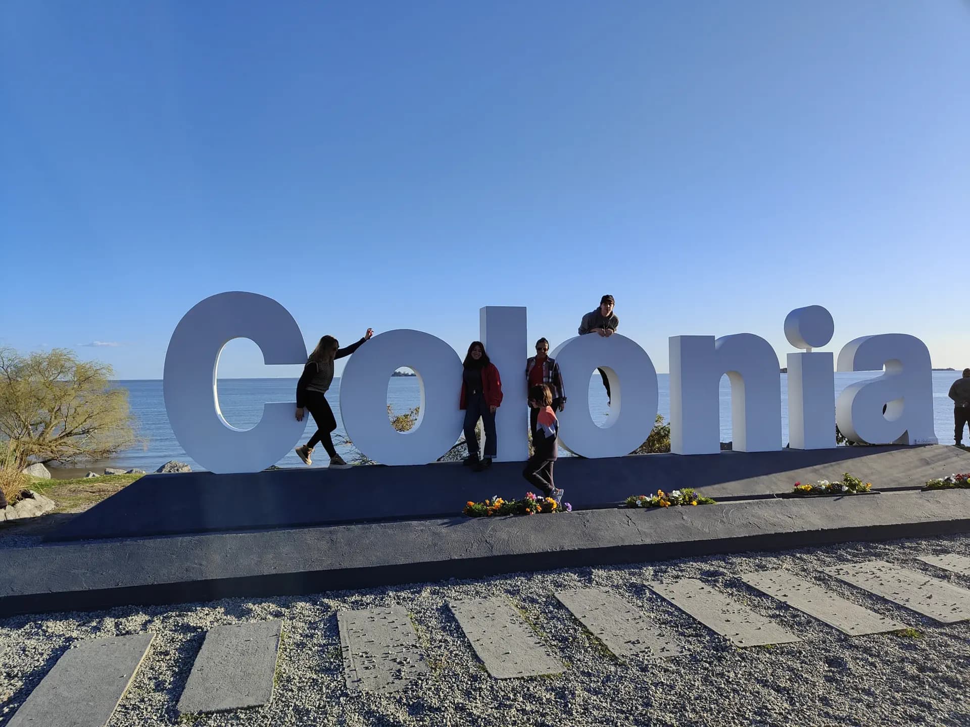Giulia De Cunsolo Smuru 2023 Uruguay Studentessa Cartello Pag Paese Orizzontale (4)