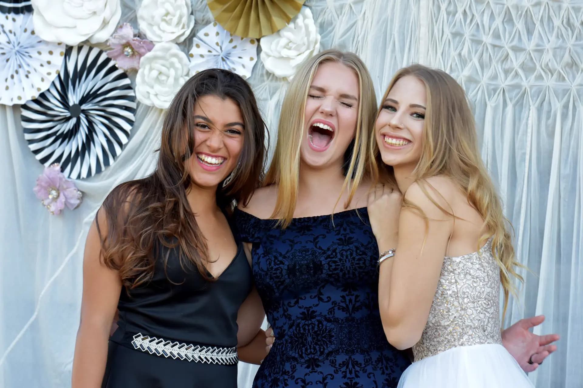 Alessia Bellometti Y Psc Nh 2018 Usa Stati Uniti Studentessa Amiche Prom Pag Programma Orizzontale (1)