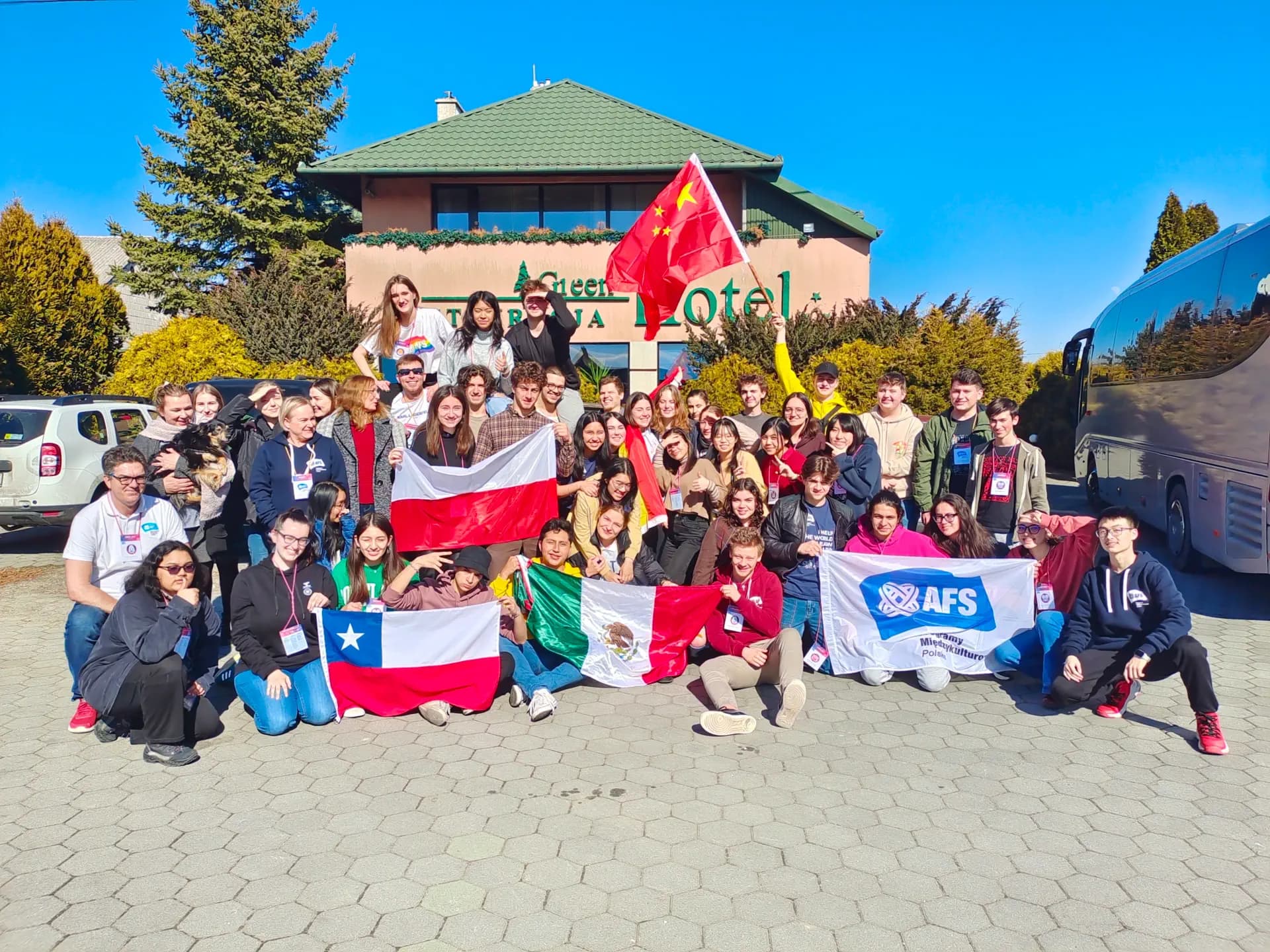 Mariateresa Gallone Y Psc Nh 2021 Pol Polonia Studentessa Gruppo Bandiere Pag Programma Orizzontale (12)