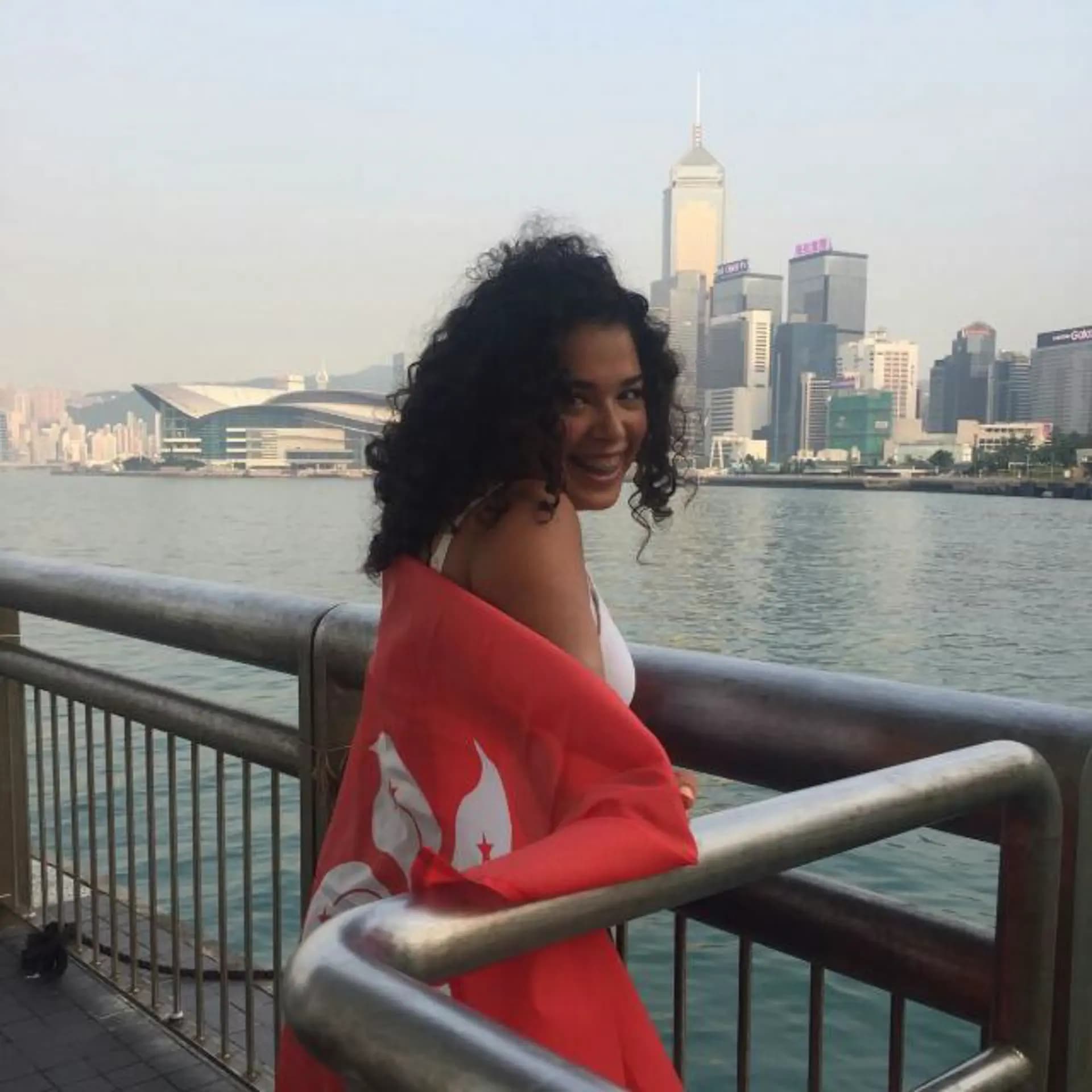 Daniela Patricia Gonzalez Hong Kong Studentessa Città Paesaggio Bandiera Spalle Pag Paese Orizzontale