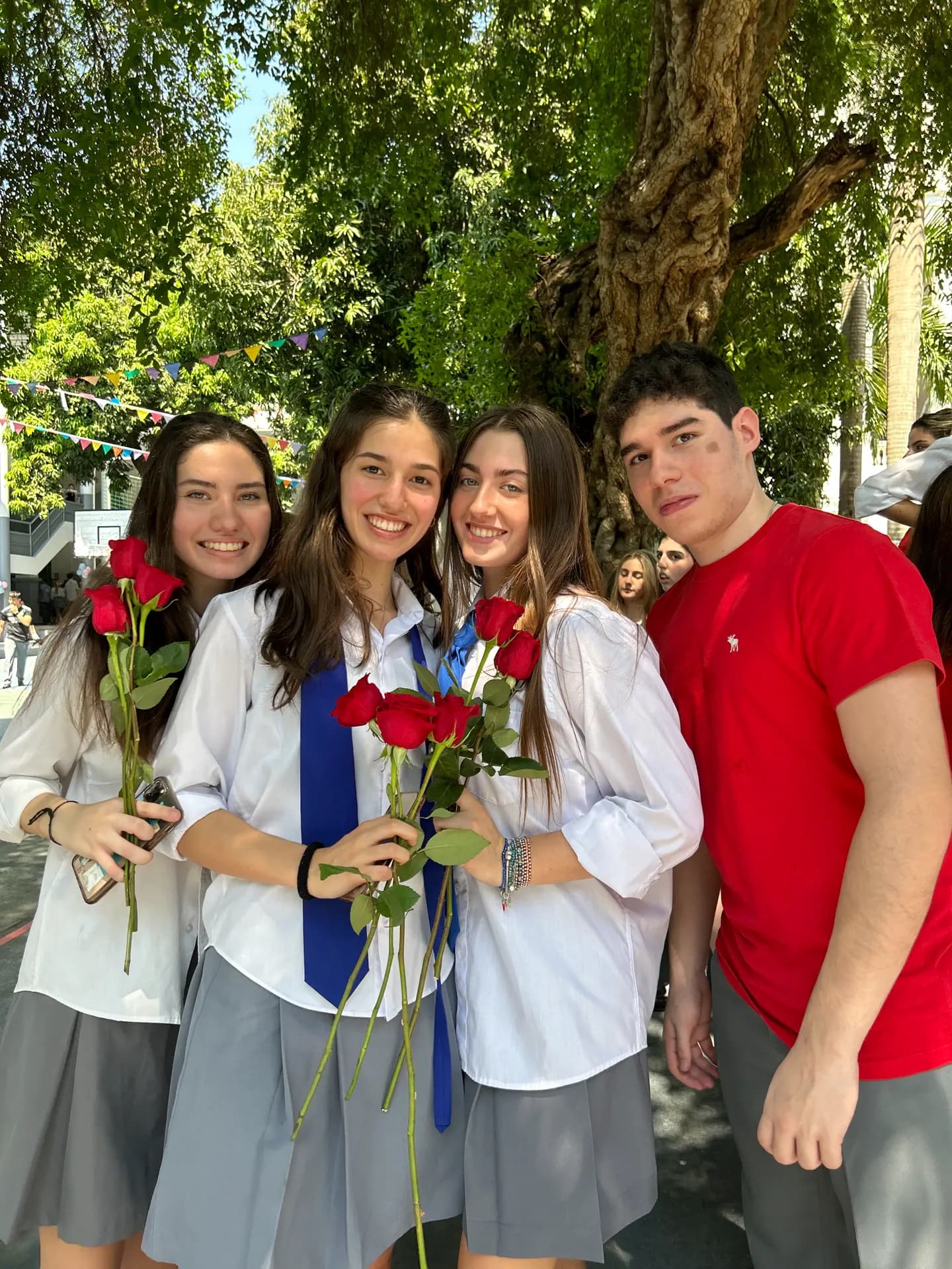 Greta Orioli Yp 2023 Par Paraguay Studentessa Gruppo Amiche Divisa Scuola Pag Programma Verticale (5)