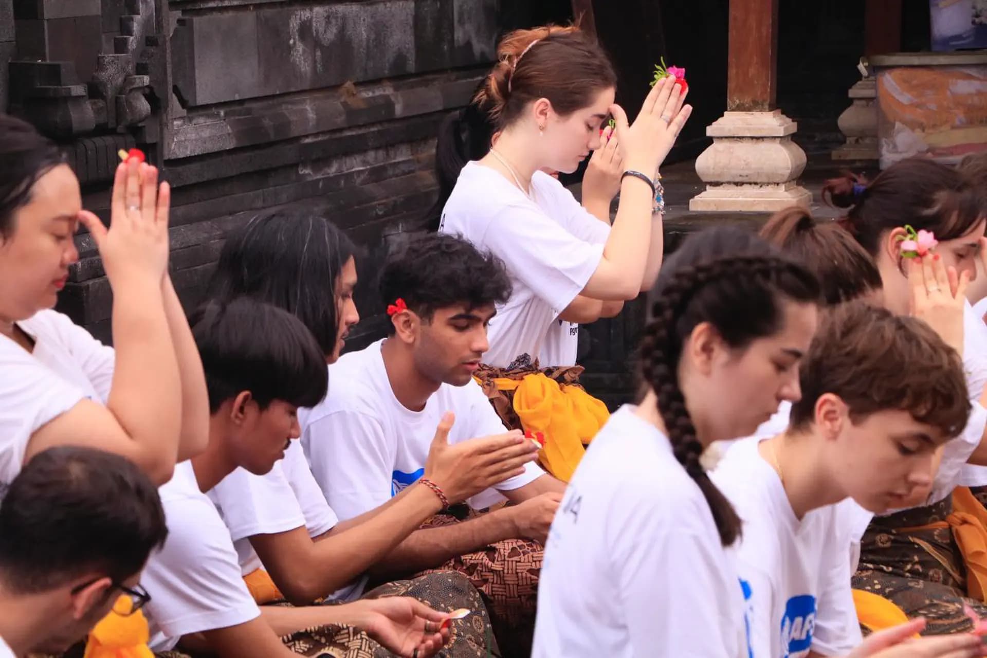 Alessandra Incorvaia Ypina 022 Indonesia Studentessa Gruppo Monumento Pag Programma Orizzontale (8)